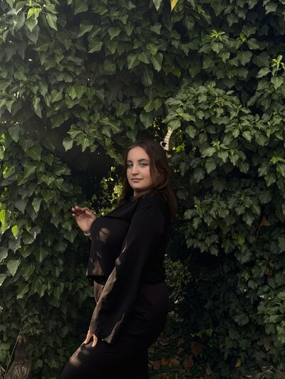 ,   Viki, 19 ,   ,   