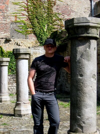  ,   Viktor, 43 ,   
