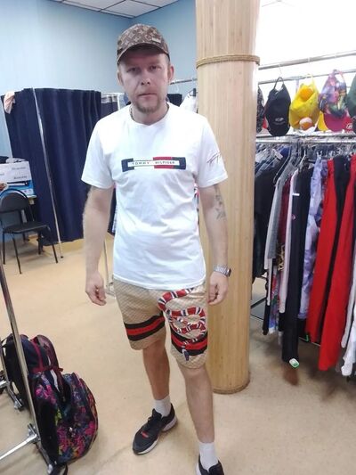 ,   Mikhail, 32 ,   ,   