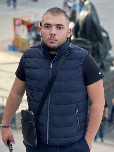  ,   Arman, 21 ,   ,   