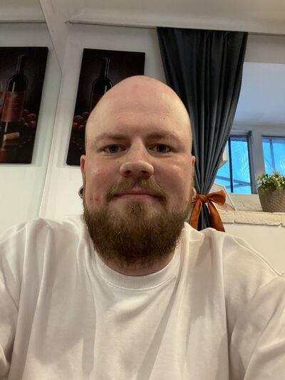  ,   Denis, 32 ,   