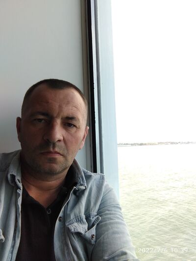  ,   Valentin, 47 ,   ,   