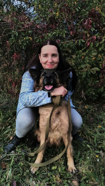  ,   Julia, 49 ,   