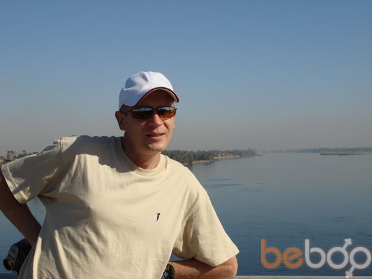  1972094  Denis, 47 ,    