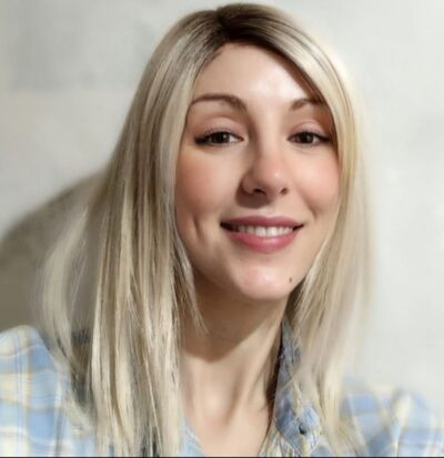  ,   Mia, 24 ,   ,   