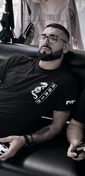  ,   Mikael, 25 ,   ,   