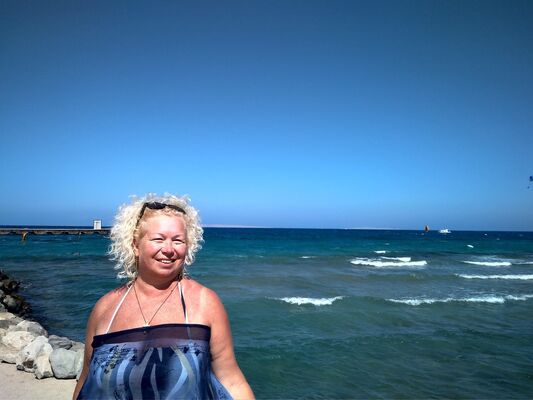  ,   Lora, 63 ,  