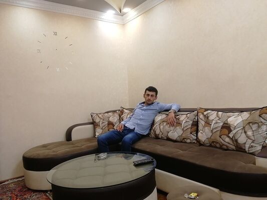  ,   Hrach, 33 ,   ,   , c 