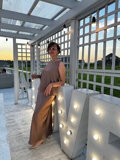  ,   Zoya, 47 ,   c 