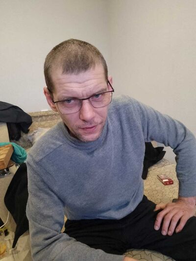  ,   Viktor, 42 ,   ,   , c , 
