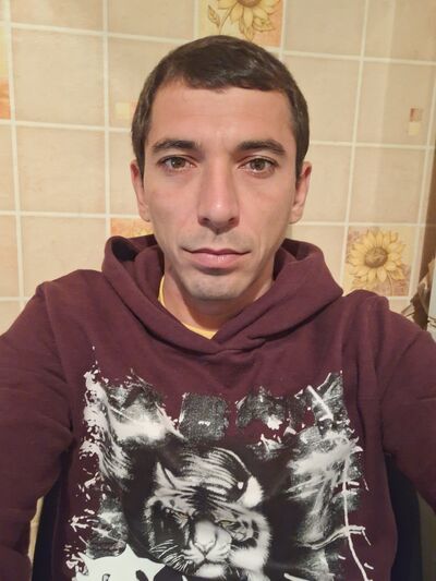 ,   Eugeniu, 32 ,   c 