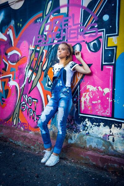  ,   Angelina, 27 ,   ,   , c 