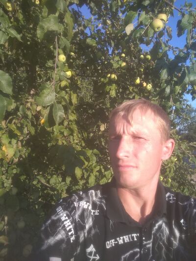  ,   Aleksei, 32 ,   c 