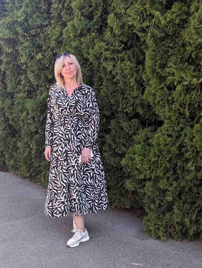  ,   Lara, 44 ,   c 