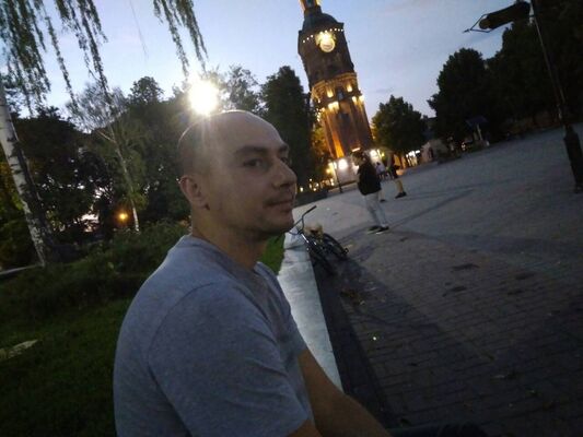  ,   Maks, 37 ,   ,   , c 