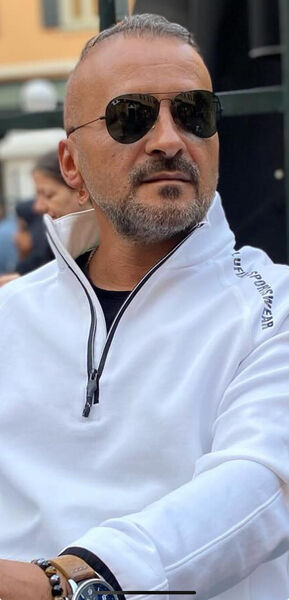  ,   Hakan, 43 ,   ,   