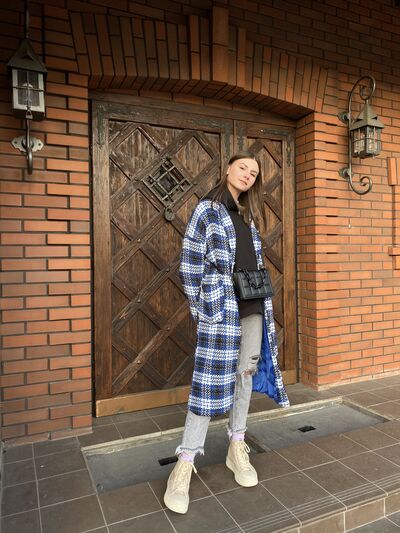  ,   Milana, 20 ,   ,   , c 