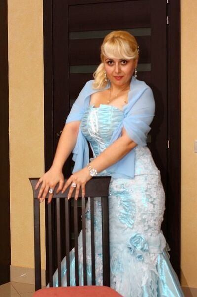  ,   Mila, 43 ,  