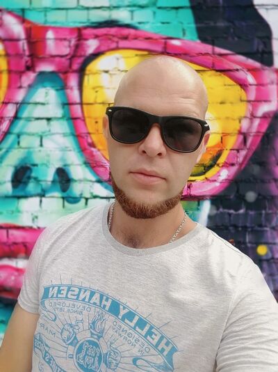  ,   Johnny, 31 ,   ,   