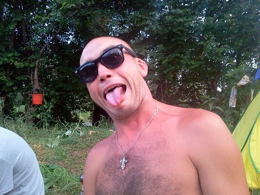  ,   Viktorio, 41 ,   