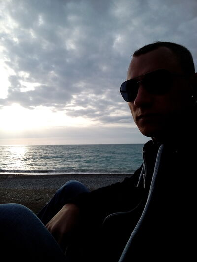  ,   Denis, 39 ,  