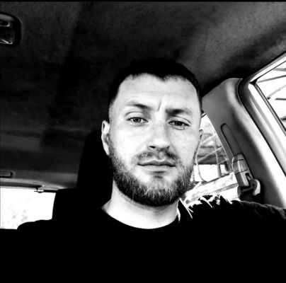  ,   Denis, 37 ,   c 