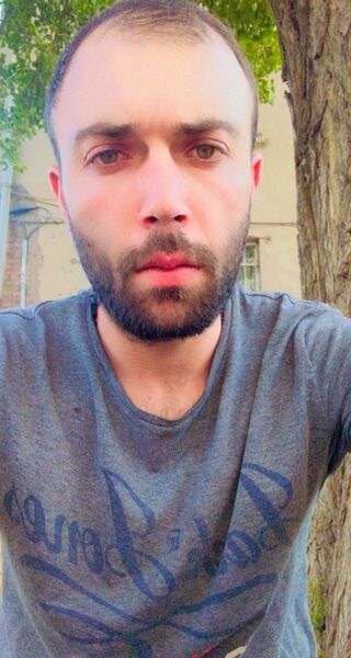  ,   Armen, 33 ,   ,   