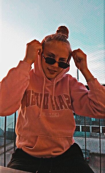  ,   Ilona, 22 ,   ,   , 