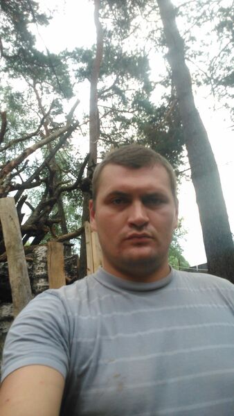  ,   Viktor, 37 ,  