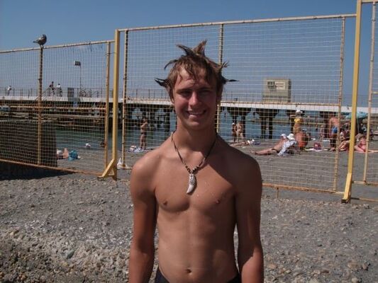 ,   Viktor, 34 ,   