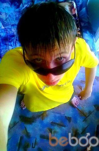  ,   Valentin, 32 ,  