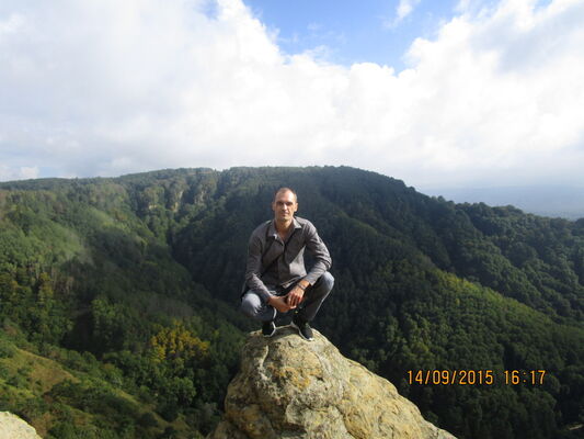  --,   Den, 44 ,  