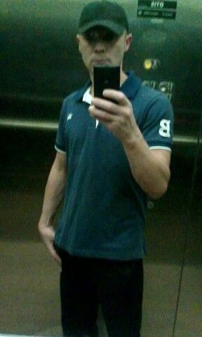  13154504  Viktor, 46 ,    