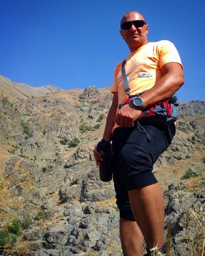  ,   Hossein, 43 ,   ,   , c 