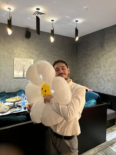  ,   Maxim, 27 ,   ,   , c 