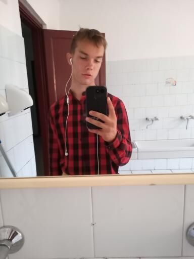  47405944  Maksim, 19 ,    