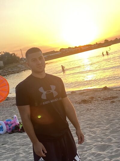  ,   Artur, 22 ,   ,   