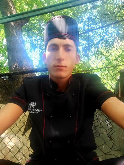  ,   Artur, 25 ,   ,   