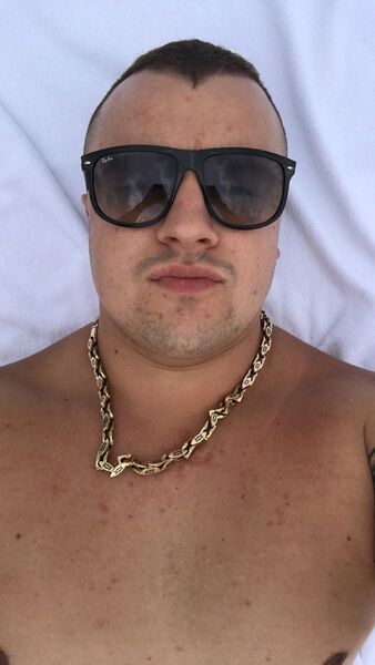  -,   Viktor, 31 ,   