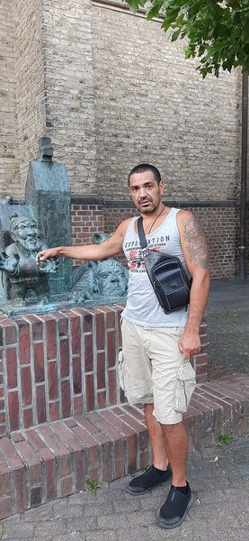  ,   David, 44 ,   ,   