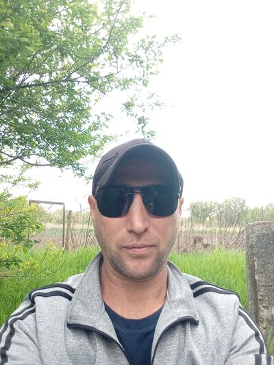  ,   Viktor, 41 ,   ,   