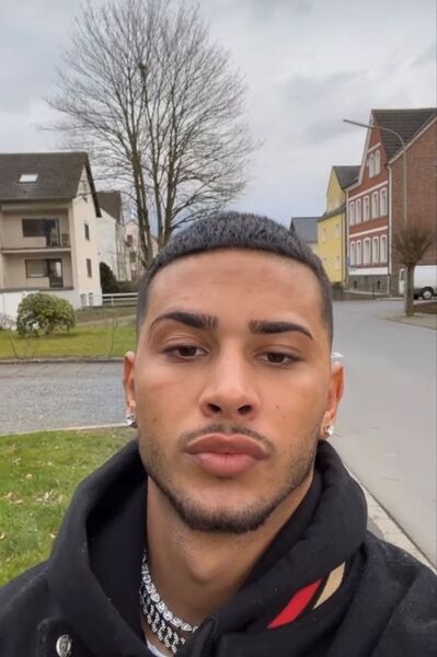  ,   Shon, 29 ,   ,   