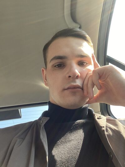  ,   Artyom, 25 ,   ,   