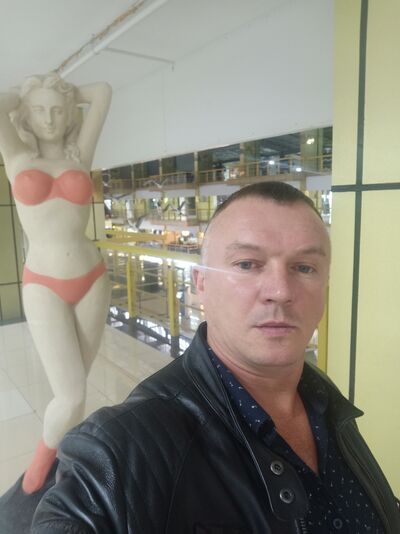  ,   Valentin, 44 ,   ,   