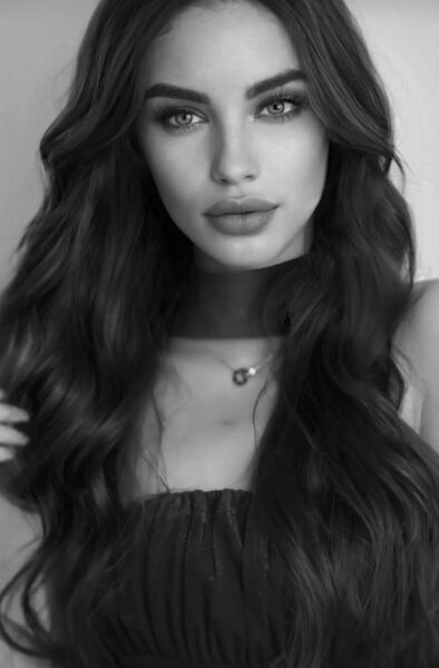  ,   Anna, 29 ,   