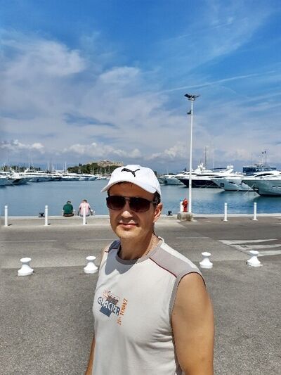  ,   Alex, 33 ,  