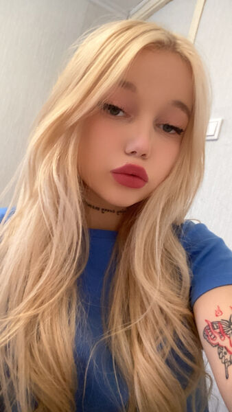  ,   Julia, 21 ,   ,   
