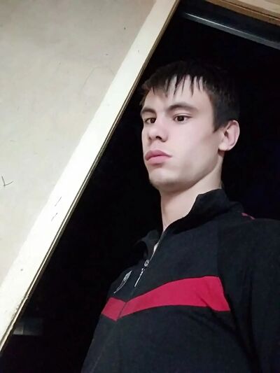  ,   Viktor, 21 ,   ,   