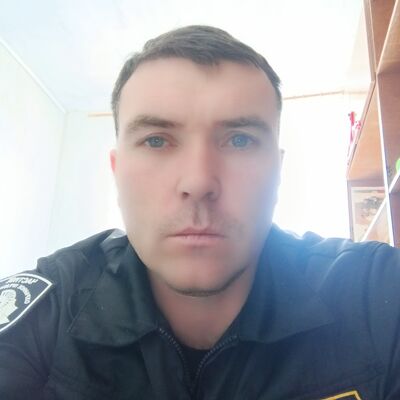  ,   Viktor, 46 ,   ,   