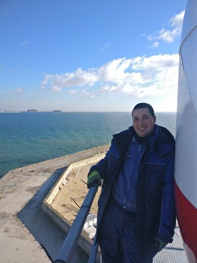  ,   Azat, 35 ,   ,   , c 